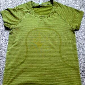Women lululemon swiftly tech short sleeve shirt 2.0 * waist Length size 6